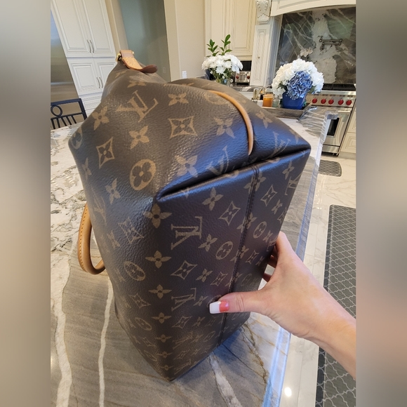 Louis Vuitton authentic Monogram Canvas Turenne GM Satchel ❤️🔥 - Picture 7 of 16
